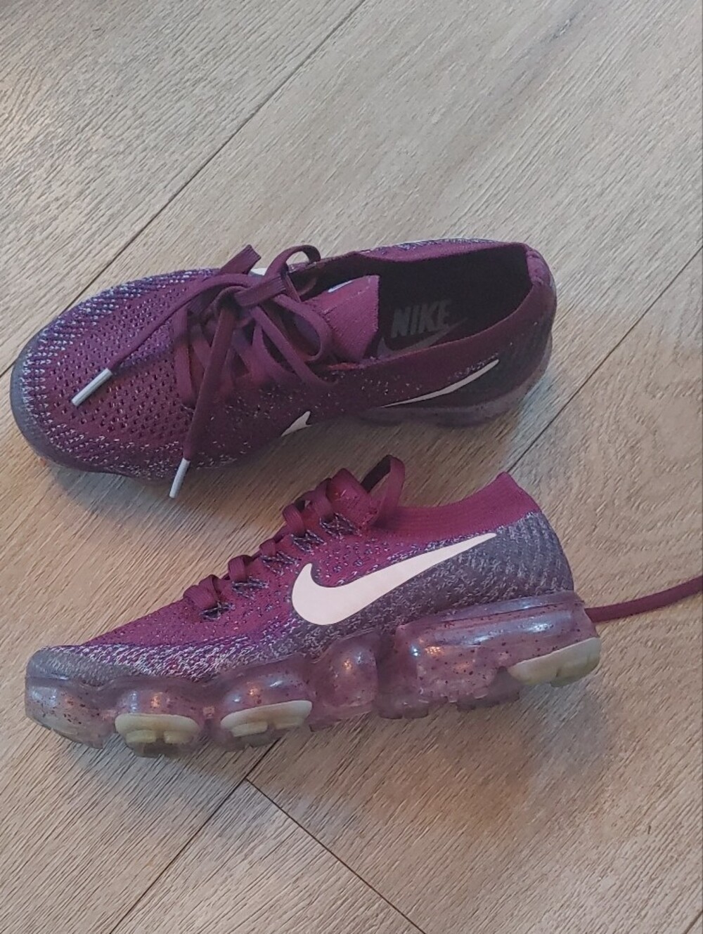 Nike Women’s Vapor Max l Size 5 l  Sneakers in Wine
